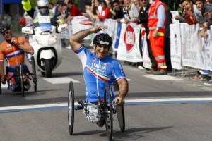 La maglia di Alex Zanardi sarà esposta in loggia Amulea